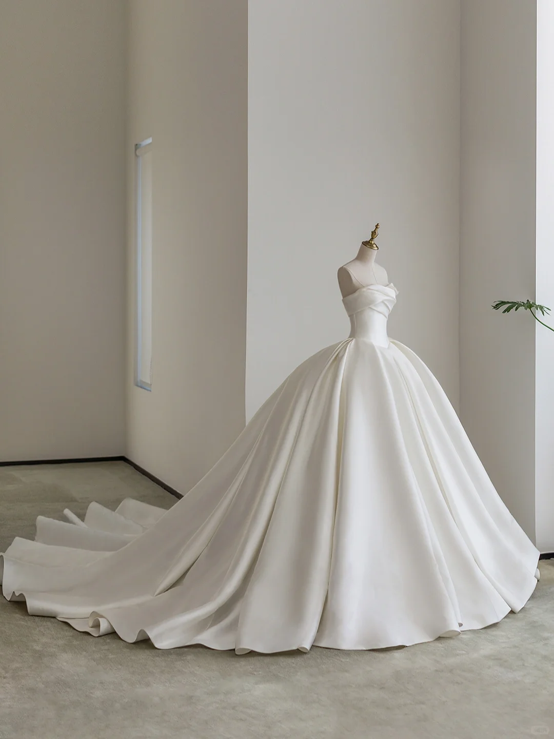 Timeless Ball Gown Strapless Satin Tulle Beads Long Wedding Dresses