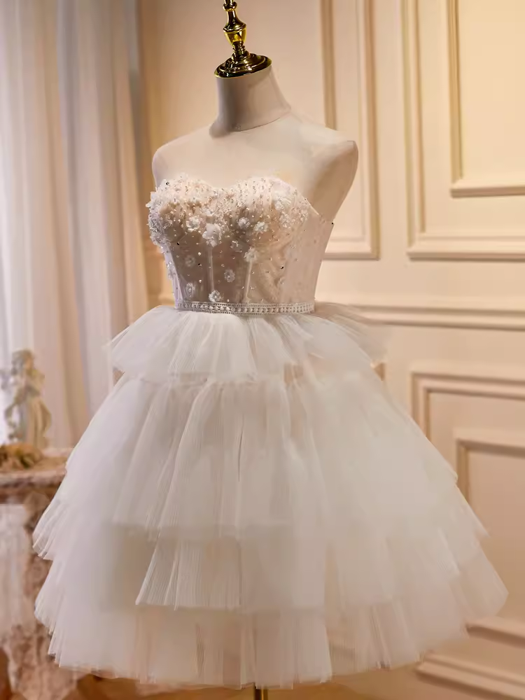 Elegant Ball Gown Strapless Tulle Party Dress White Homecoming Dresses