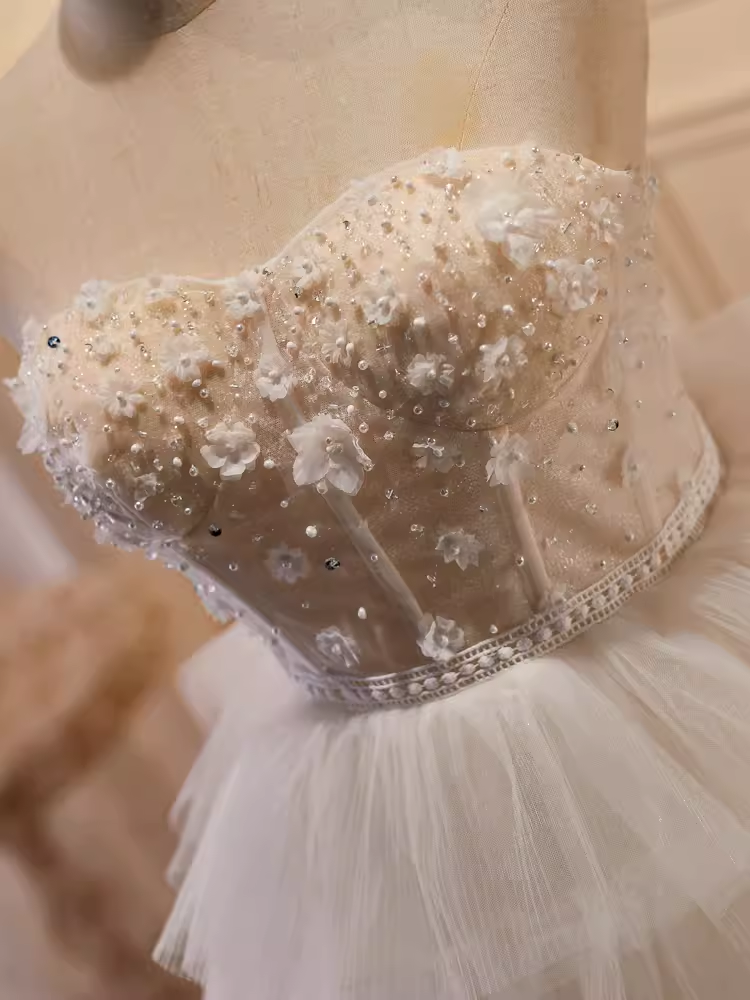 Elegant Ball Gown Strapless Tulle Party Dress White Homecoming Dresses