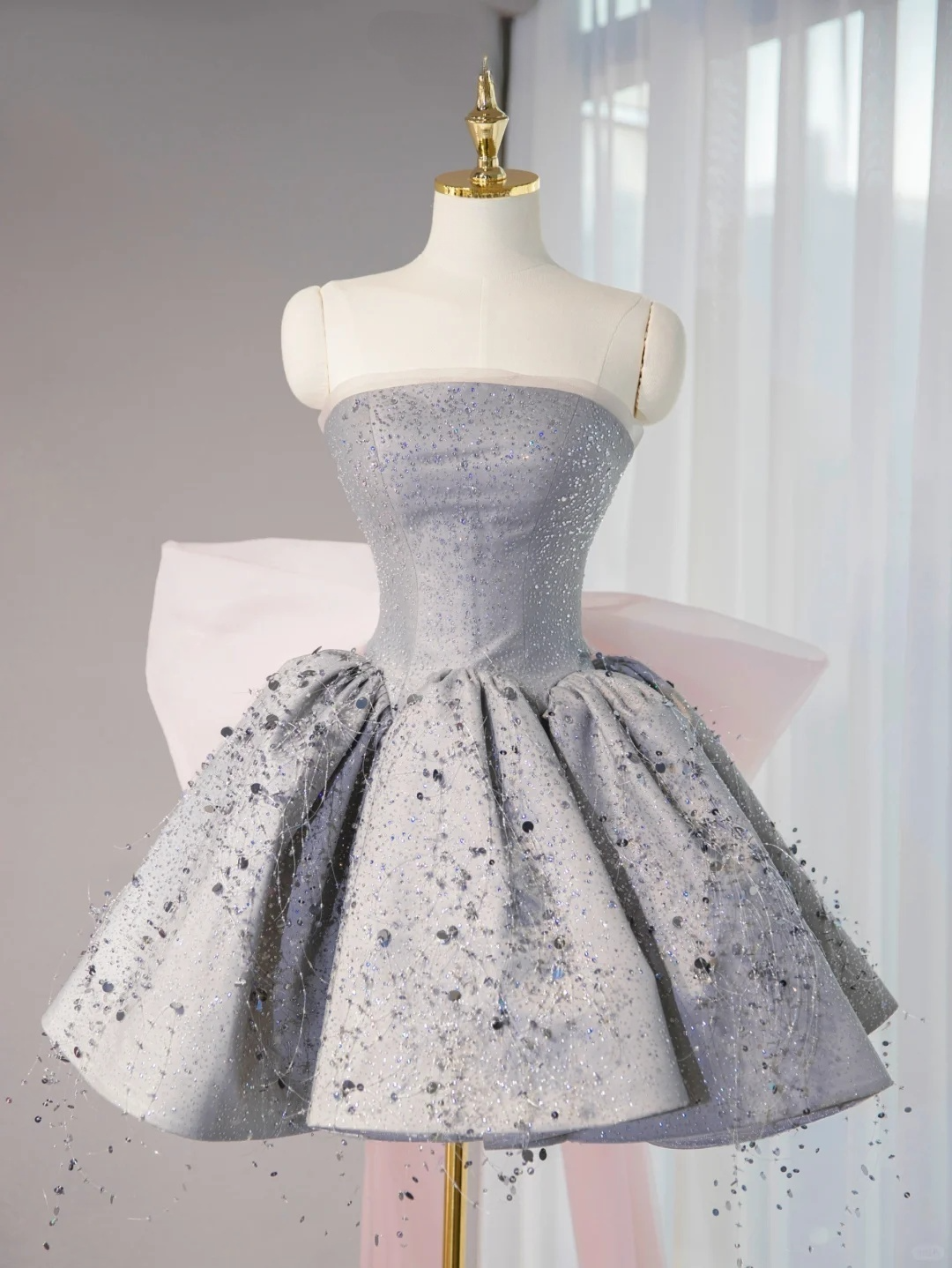 Pretty Gray Ball Gown Strapless Satin Sequin Back With Bow Short Homecoming Dress 16th Birthday Outfits