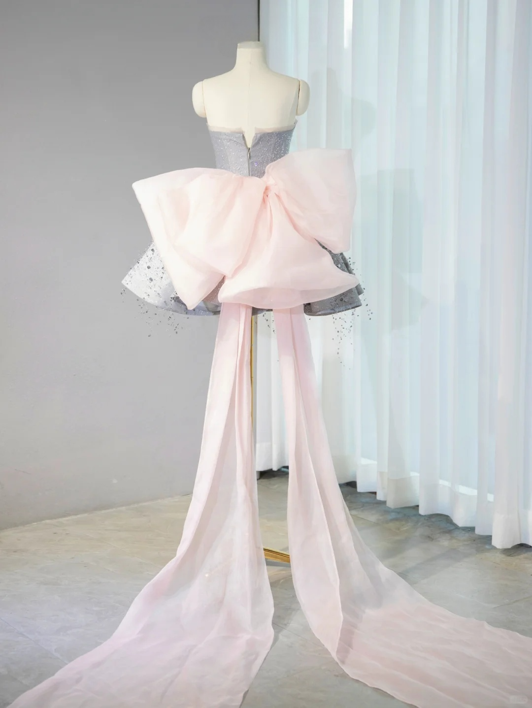 Pretty Gray Ball Gown Strapless Satin Sequin Back With Bow Short Homecoming Dress 16th Birthday Outfits