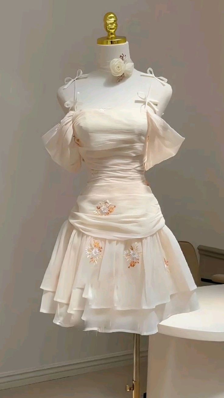 Pretty A Line Spaghetti Straps Chiffon Embroidery Short Homecoming Dress 17th Birthday Outfits