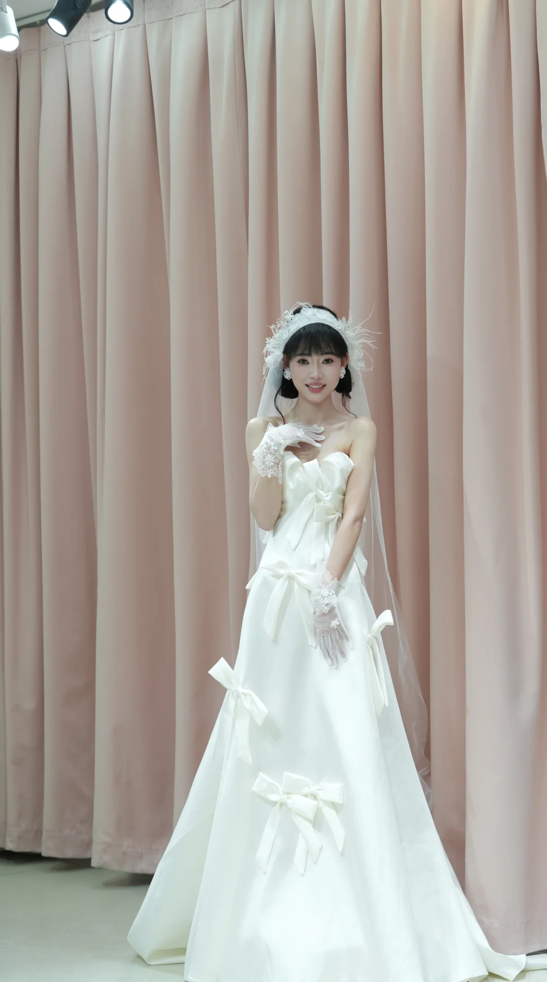 Princess A Line Strapless Satin Tulle Bow With Gloves Veil Long Wedding Dresses