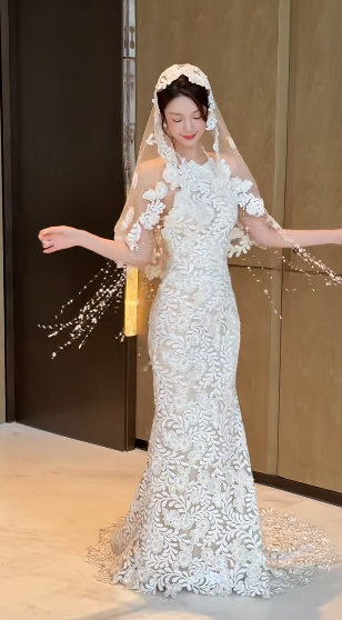 Gorgeous Mermaid Halter Tulle Lace Applique With Veil Long Wedding Dresses