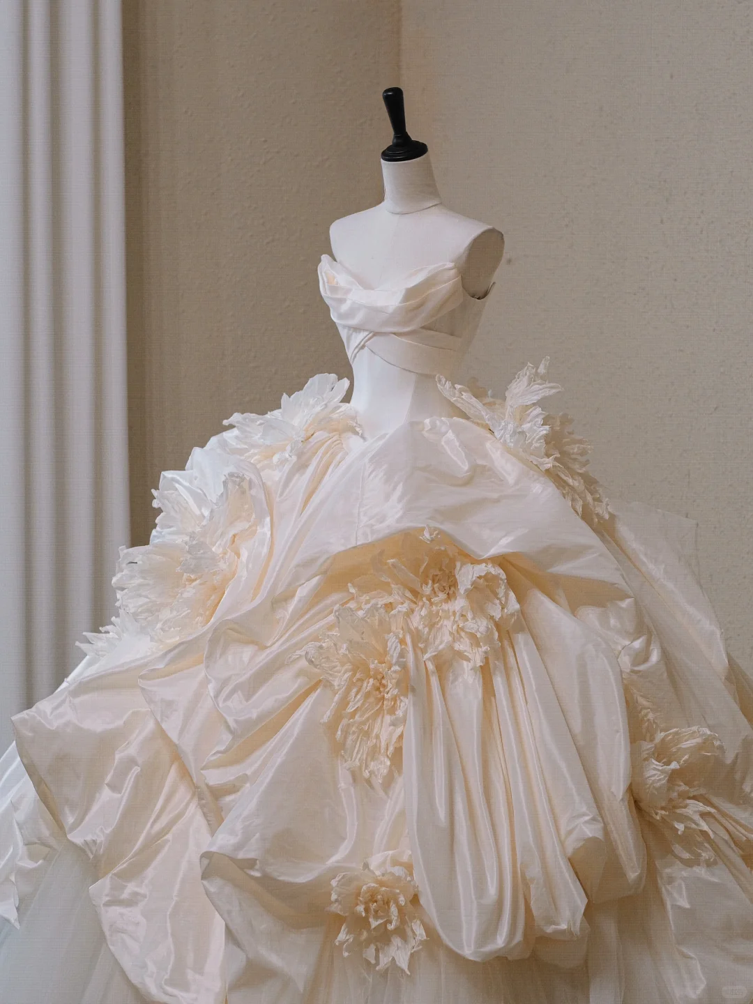 Timeless Ball Gown Strapless Satin Tulle Long Wedding Dresses