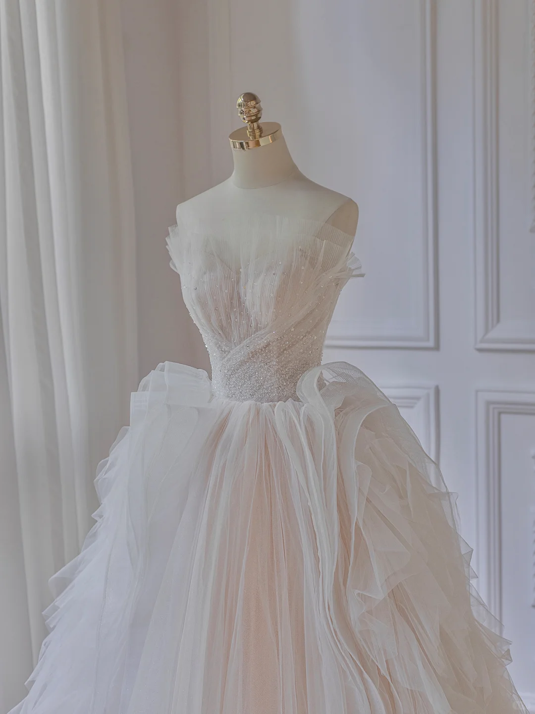 Princess Ball Gown Strapless Tulle Beads Long Wedding Dresses