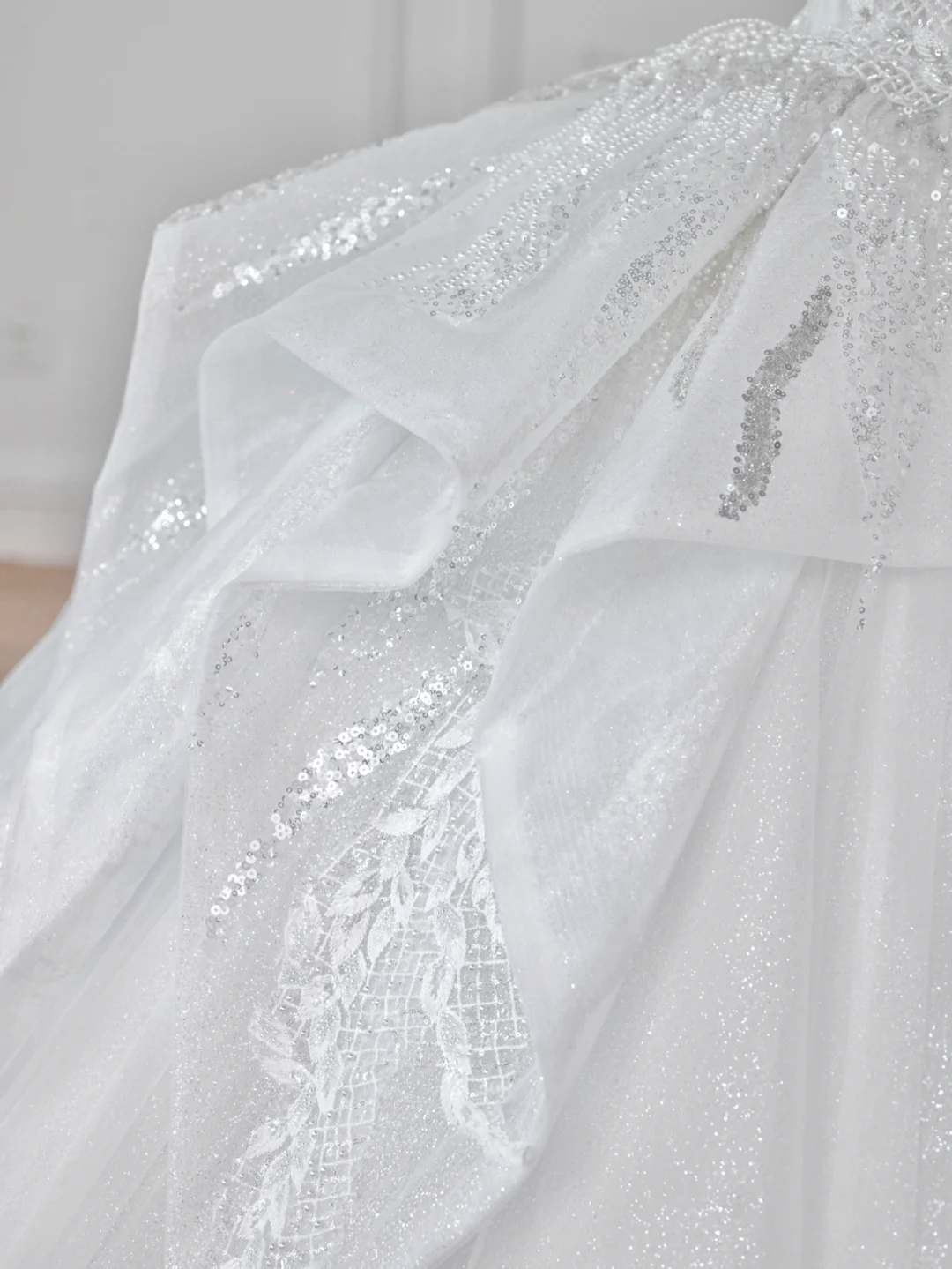 Dreamy Ball Gown Strapless Tulle Sequin Applique Long Wedding Dresses