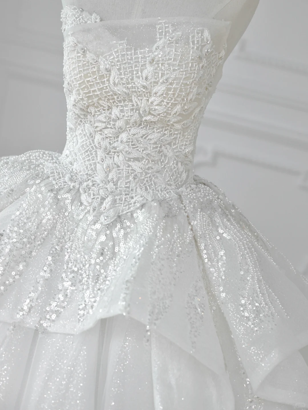 Dreamy Ball Gown Strapless Tulle Sequin Applique Long Wedding Dresses