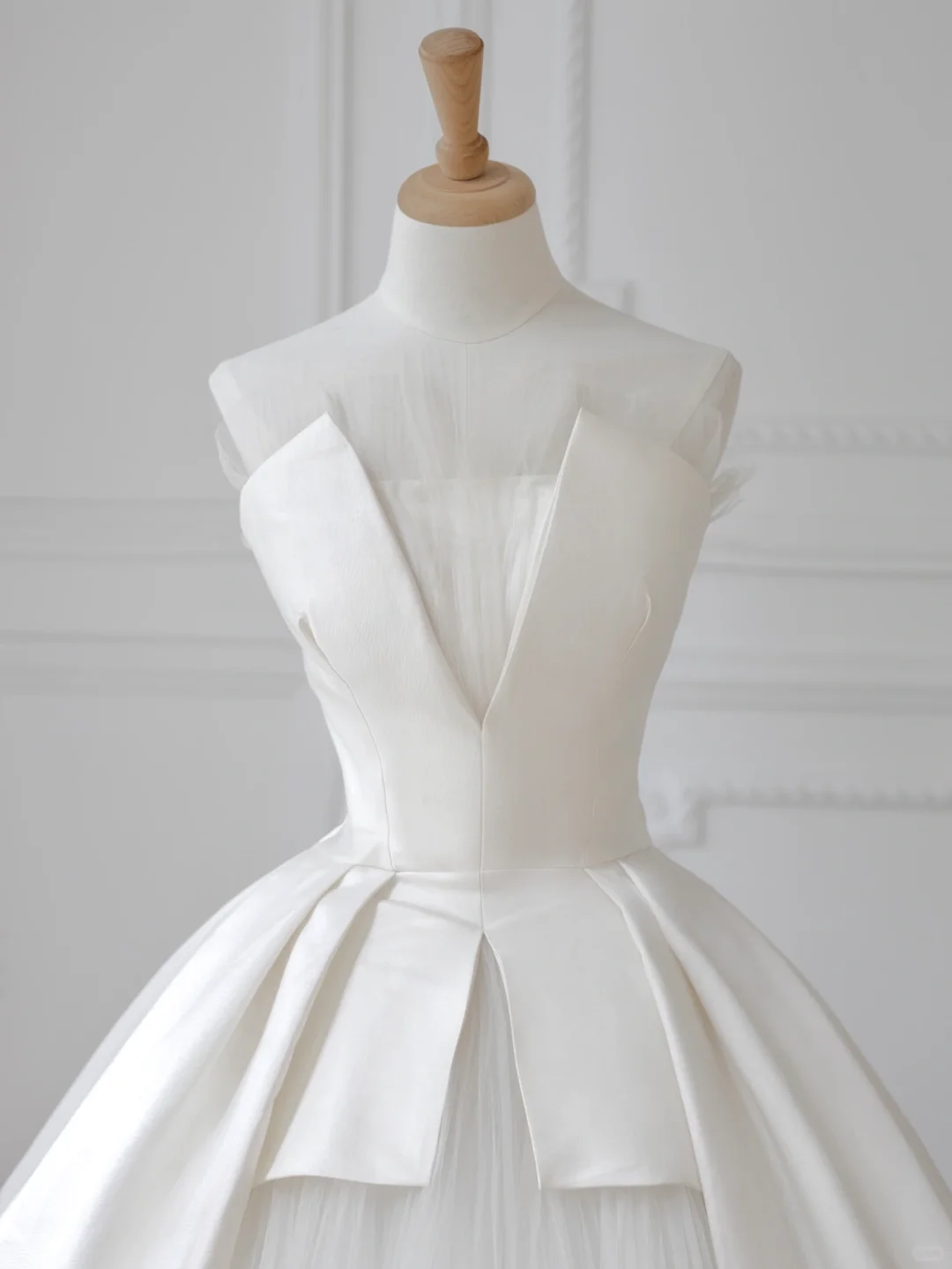 Classy Ball Gown Strapless Satin Tulle Long Wedding Dresses