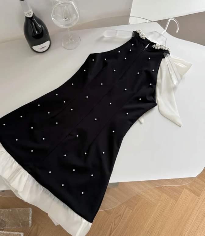 Sweet 18th Black A Line Halter Satin Beads Short Homecoming Dress Birthday Outfits