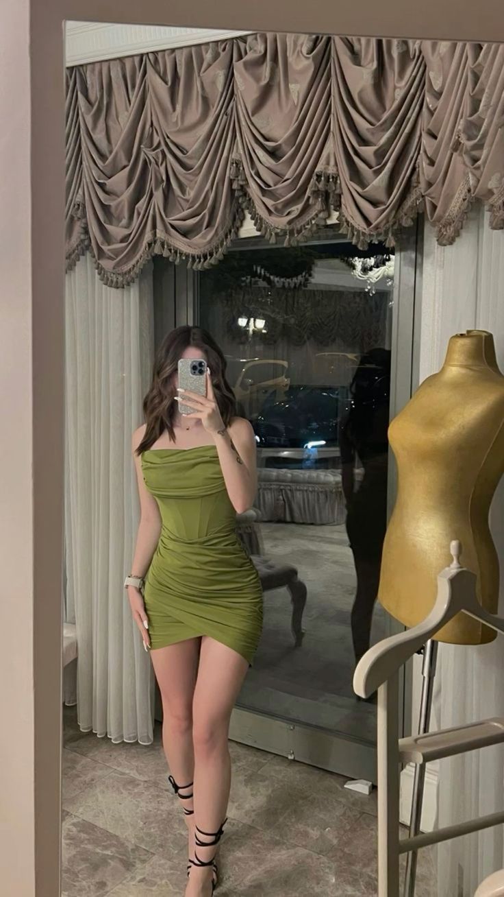 Sexy Mermaid Strapless Satin Pleated Short Homecoming Dress 20th Birthday Outfits