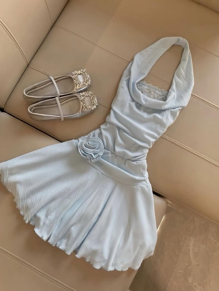Cute A Line Halter Satin Laec Flower Short Homecoming Dress 19th Birthday Outfits