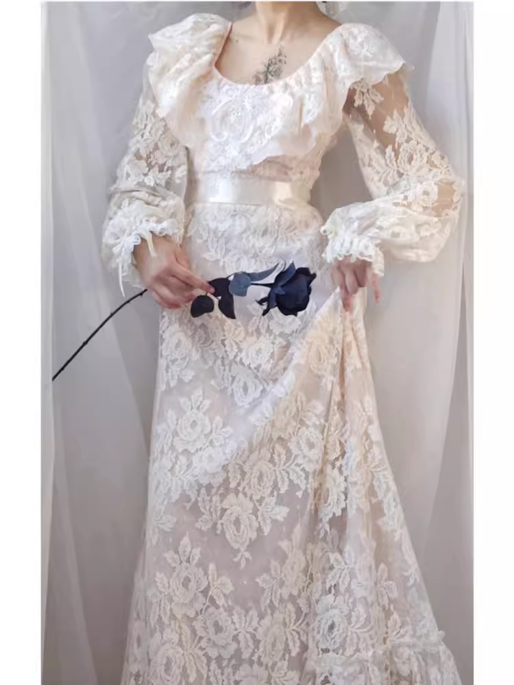 Vintage A line U Neckline Long Sleeves Lace White Wedding Dresses