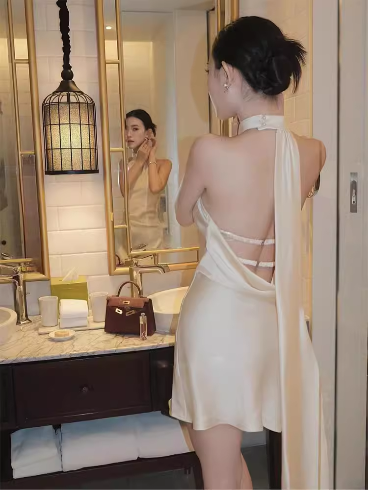 Sexy A line Halter Champagne Short Homecoming Dress 19th Birthday Outfits