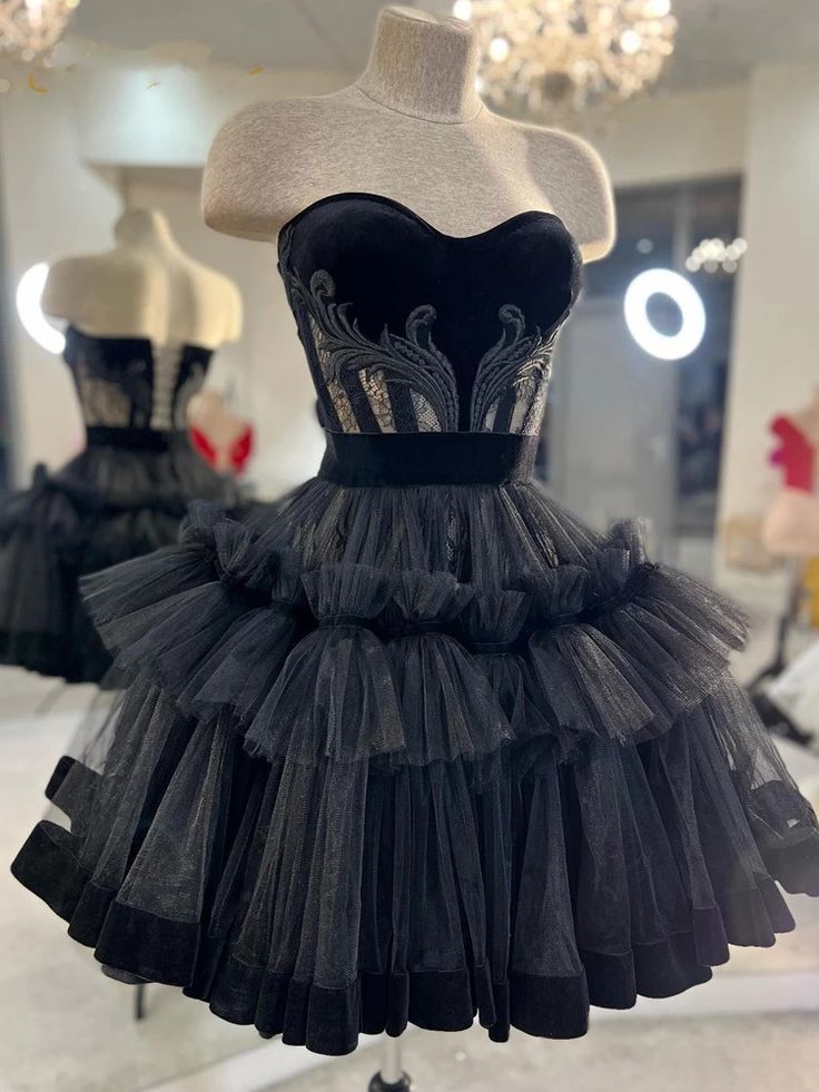 Unique Ball Gown Sweetheart Black Satin Tulle Short Homecoming Dress 18th Birthday Outfits