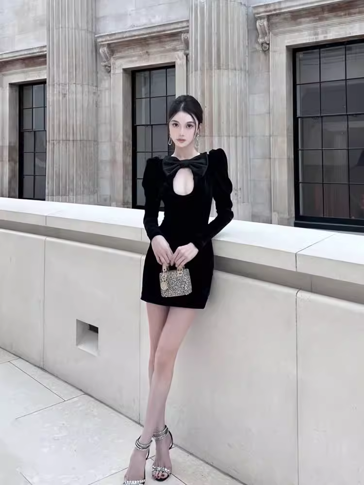 Elegant Sheath Long Sleeves Black Velvet 18th Birthday Dress Short Homecoming Dresses