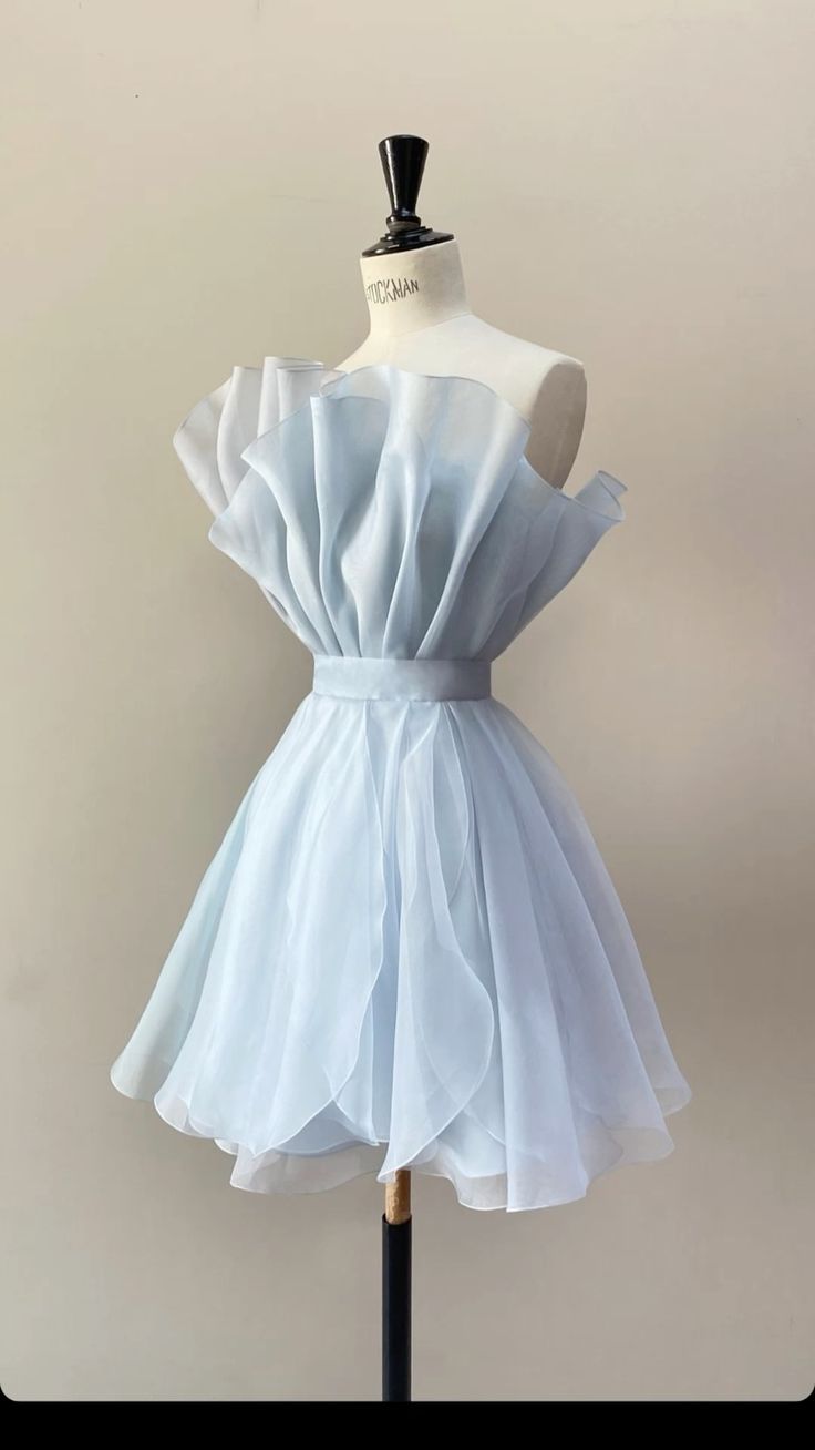 Unique Strapless Ruched Sleeveless Short Homecoming Party Dresses