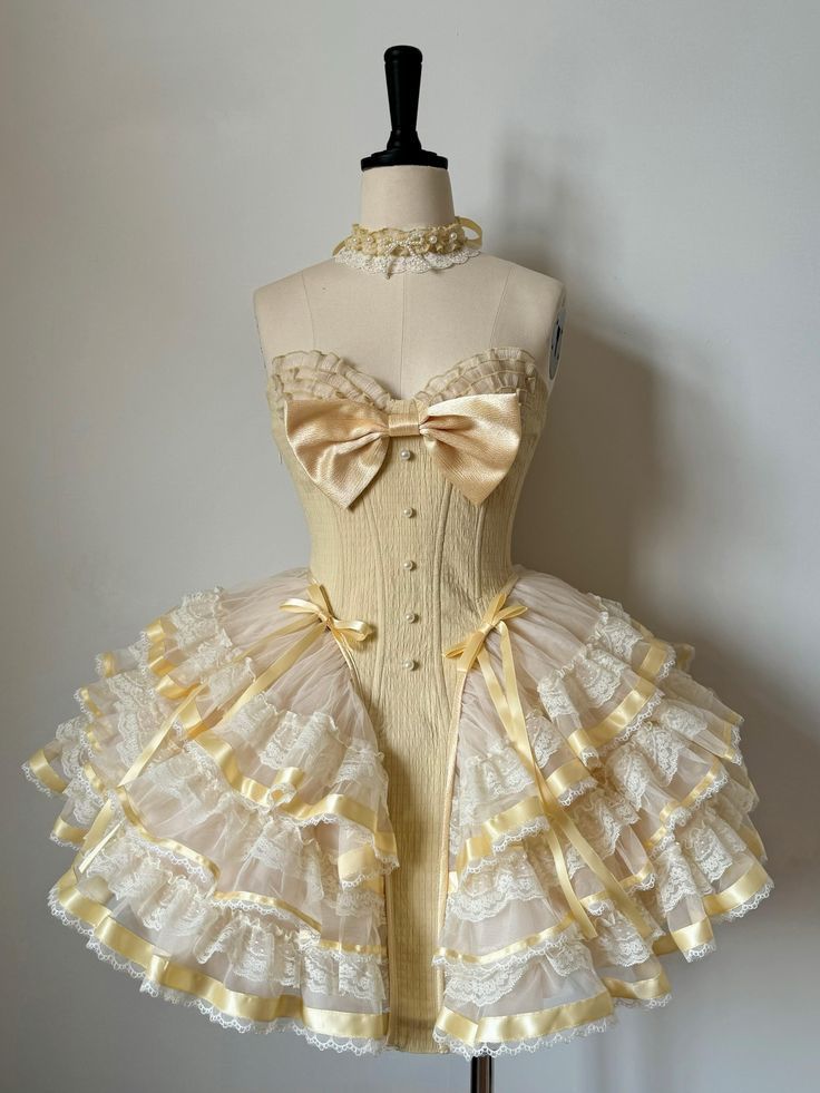 Sweet Ball Gown Sweetheart Satin Lace Short Homecoming Dress 16th Birthday Outfits