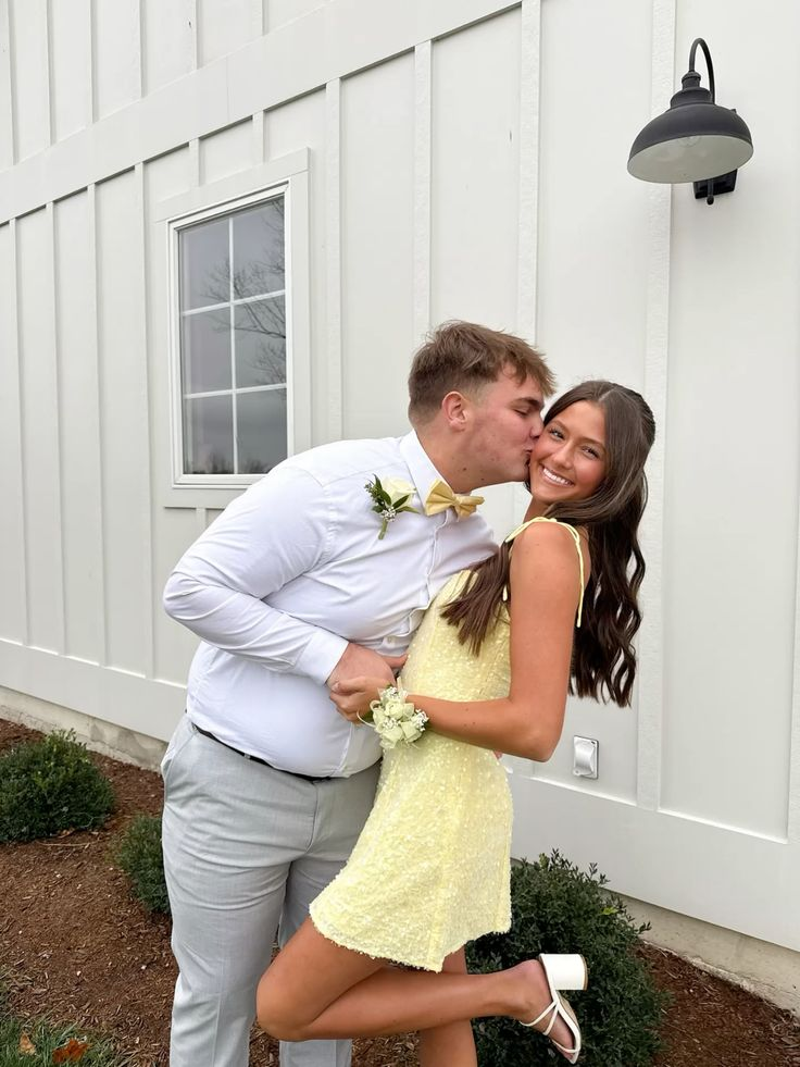 Shiny A Line Spaghetti Straps Pastel Yellow Sequin Short Homecoming Dress 18th Birthday Outfits