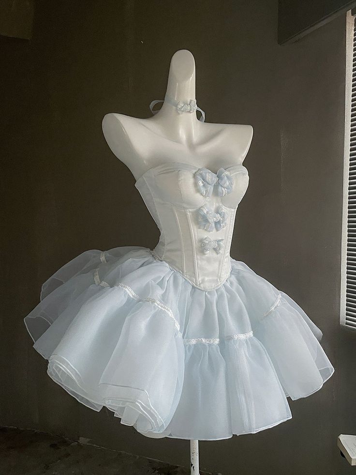 Vintage Ball Gown Strapless Tulle Homecoming Dress 18th Birthday Outfits