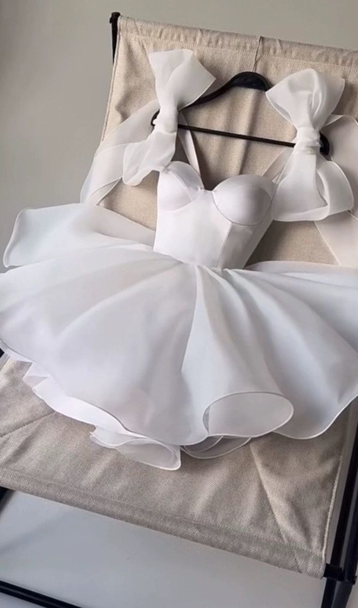 Vintage Ball Gown Straps White Homecoming Dress 18th Birthday Outfits