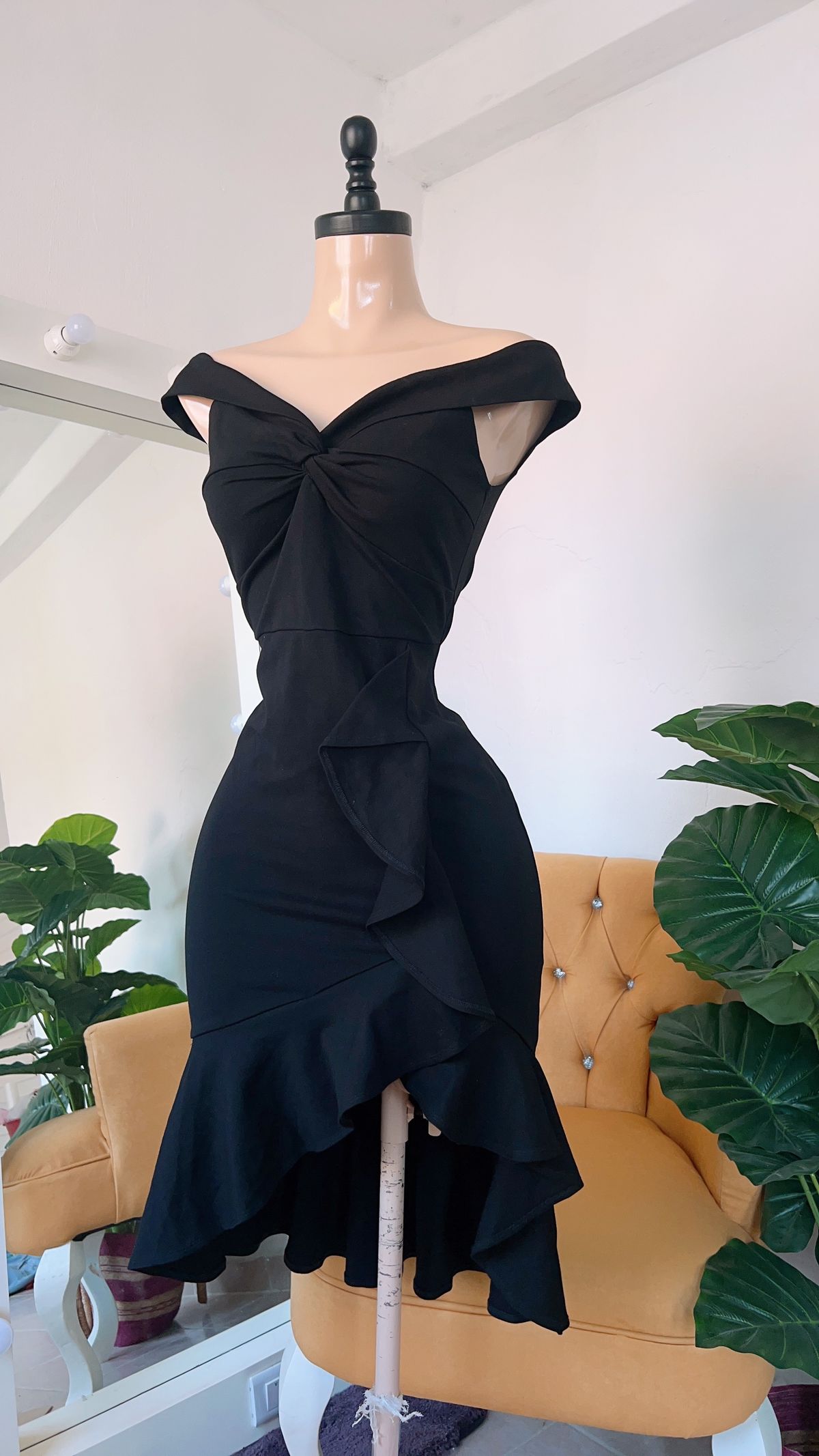 Modest Mermaid Black Off The Shoulder Satin Ruffle Short Homecoming Dress 20th Birthday Outfits