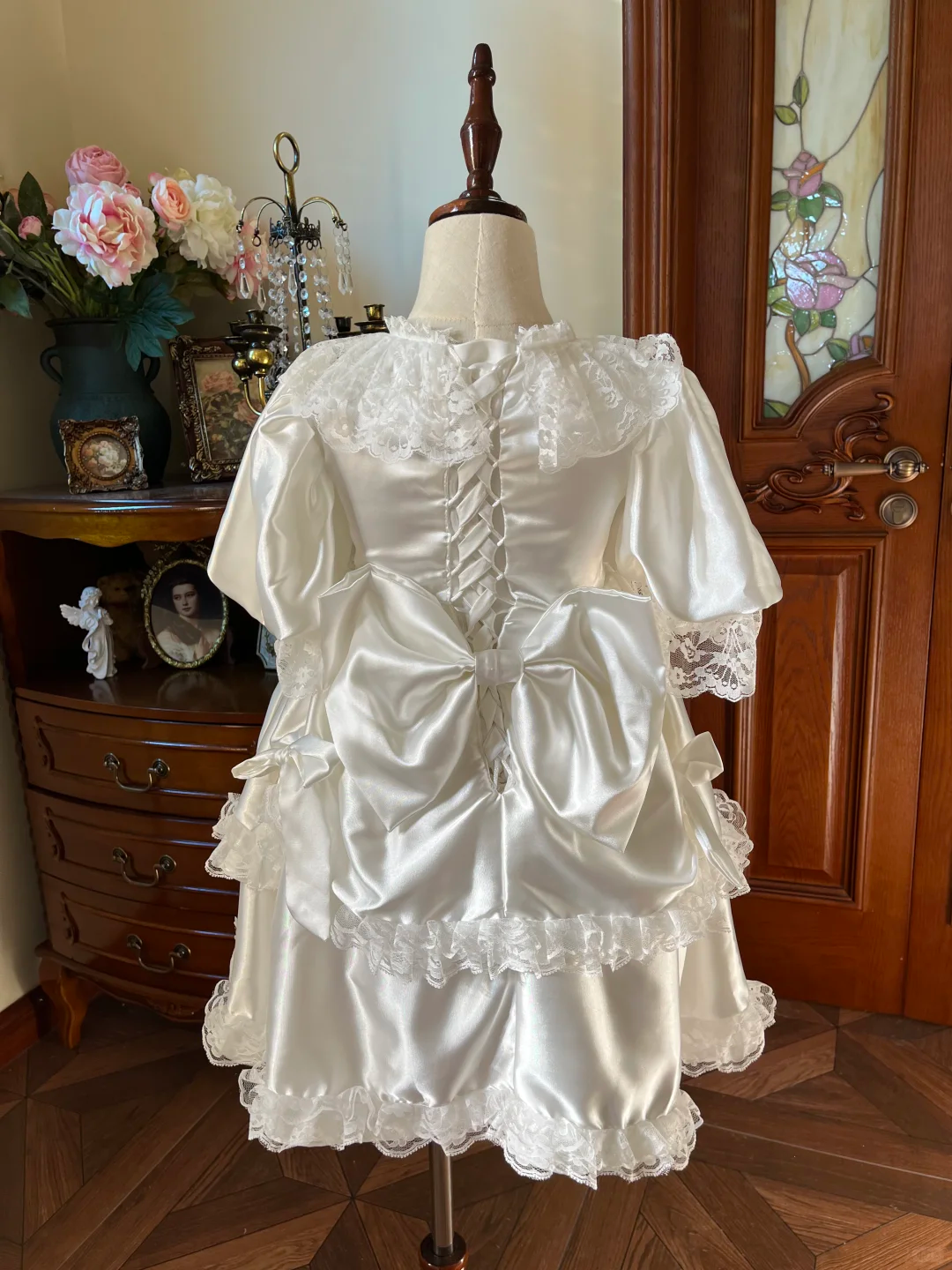 Vintage Princess A Line Tiered Satin Lace With Short Sleeves Flower Girl Dress
