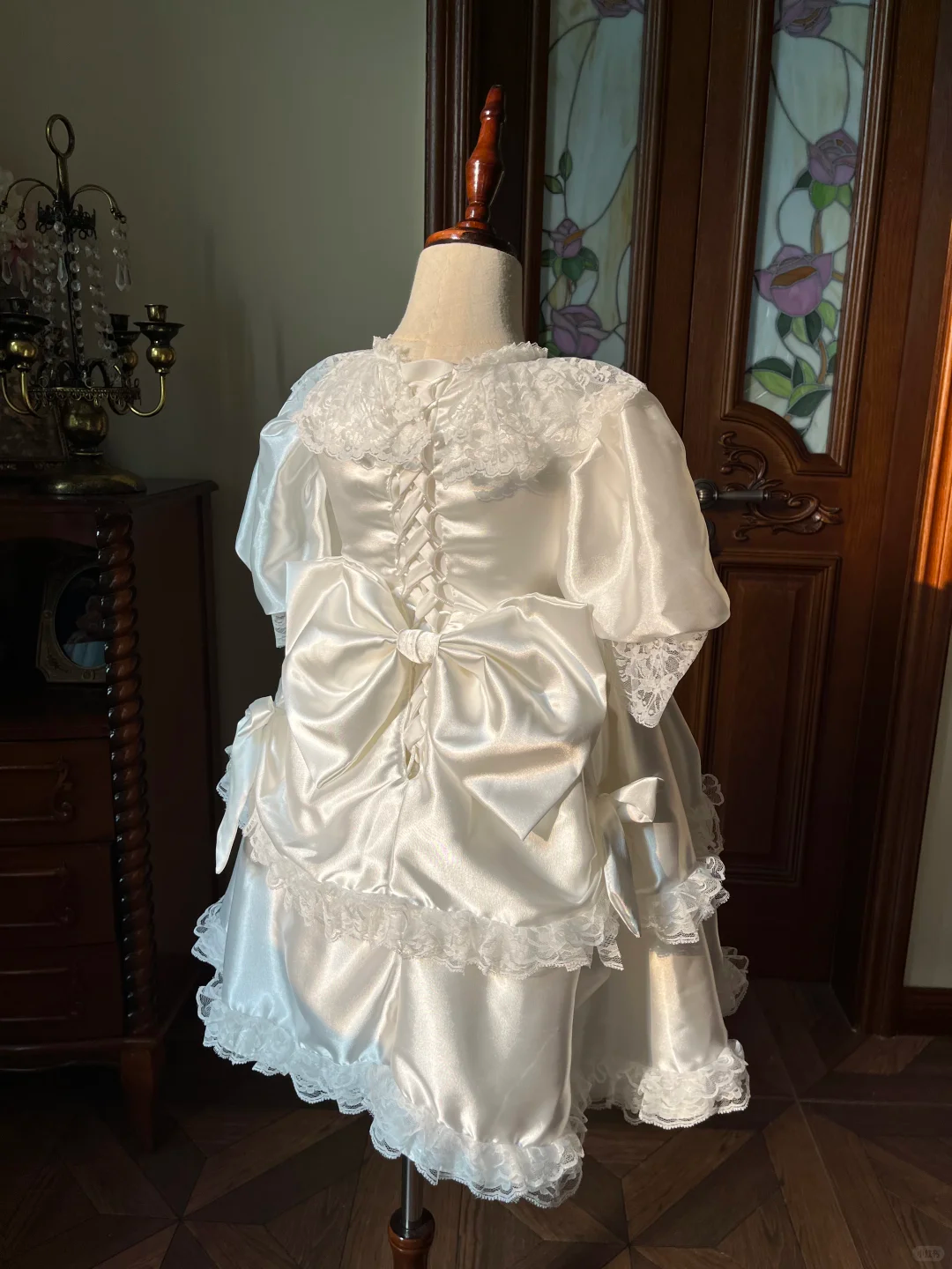 Vintage Princess A Line Tiered Satin Lace With Short Sleeves Flower Girl Dress