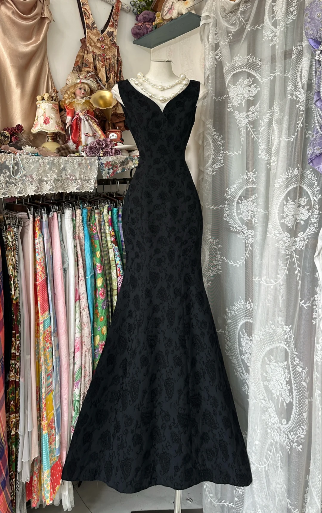 Charming Sheath Mermaid V Neck Black Satin Long Prom Dress, Evening Dress