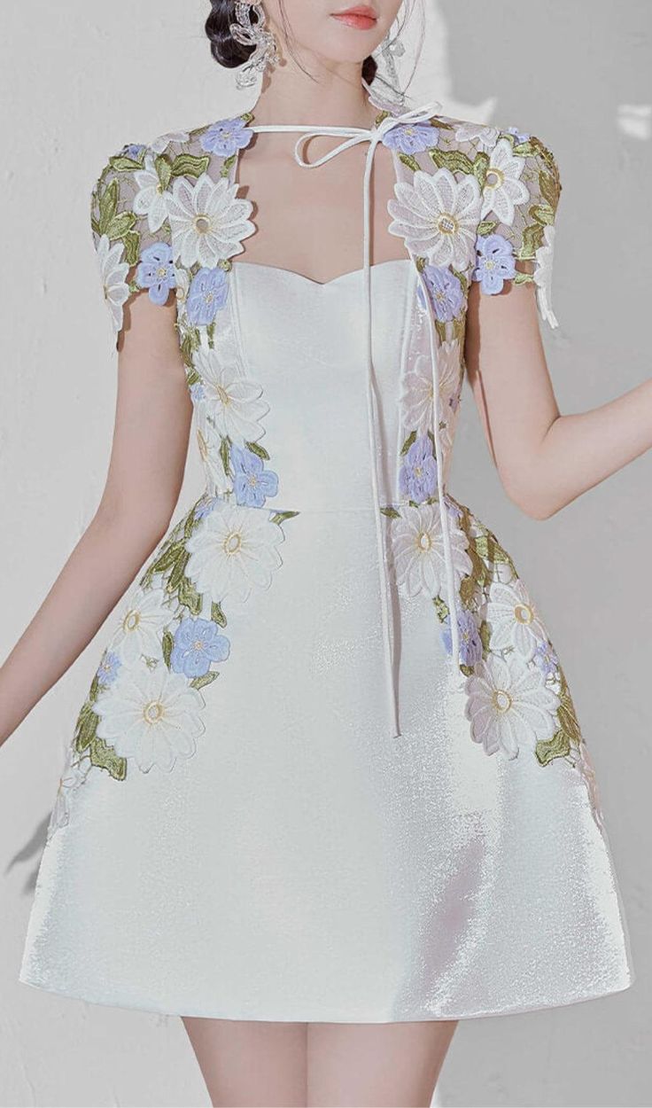Elegant A line Scoop Neckline Short Satin Homecoming Dress 20th Birthday Outfits