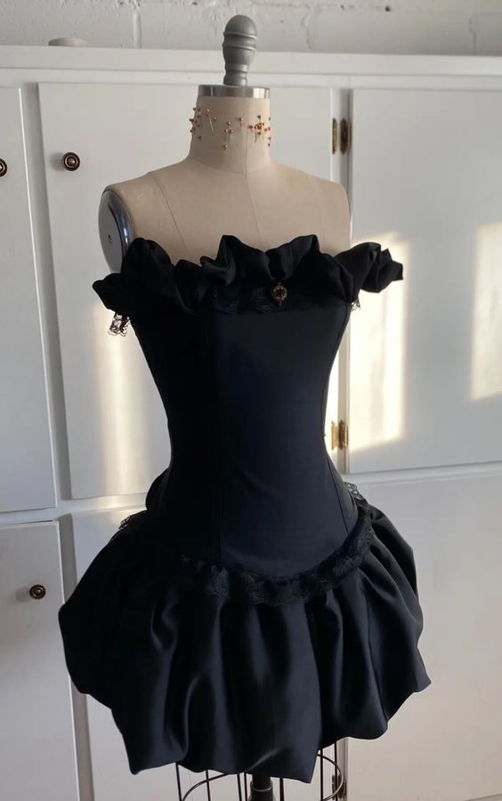 Vintage A line Strapless Short Black Homecoming Dress 19th Birthday Outfits