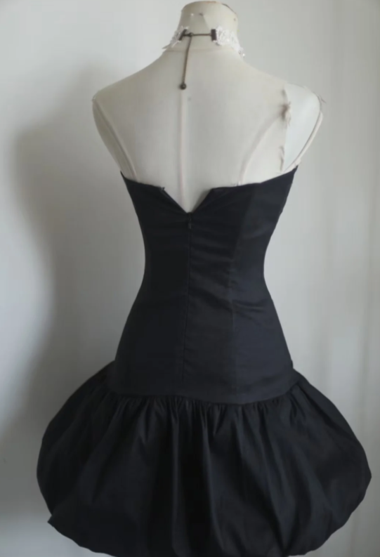 Cute Black A Line Sweetheart Satin Short Homecoming Dress 19th Birthday Outfits