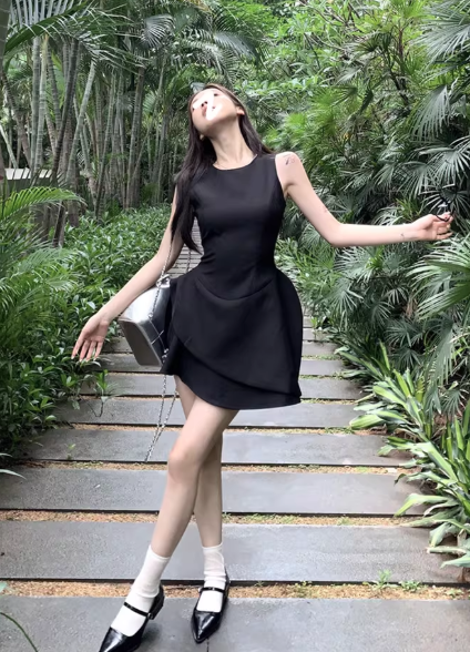 Black irregular tulip short dress