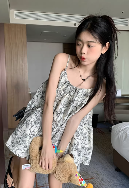 Vacation-style sundress, slimming floral print short dress