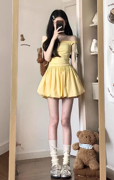 French-style exquisite cream-colored halter-neck tulip skirt with puffy short dress