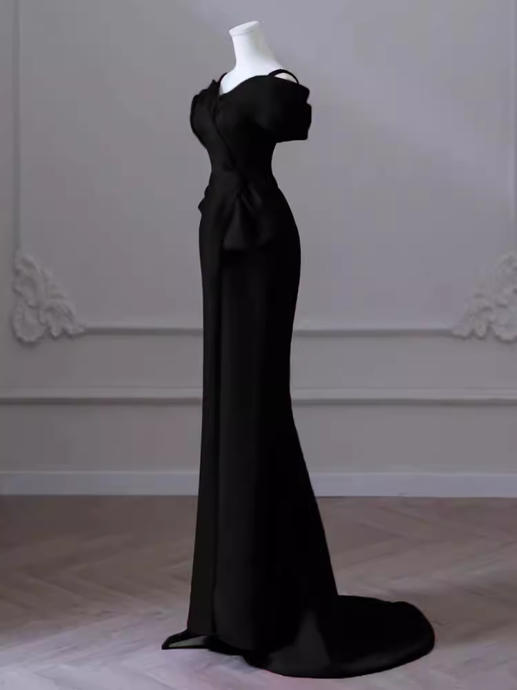 Sexy Mermaid Spaghetti Straps Black Satin Long Prom Dress