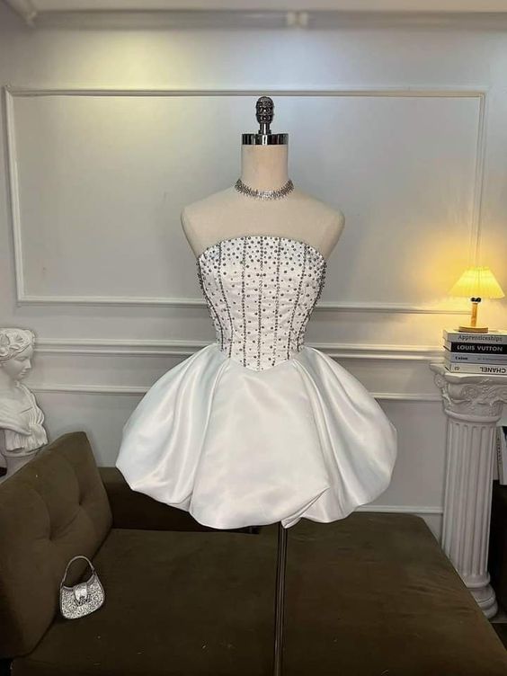 Simple Ball Gown Strapless Short Birthday Outfits White Homecoming Dress