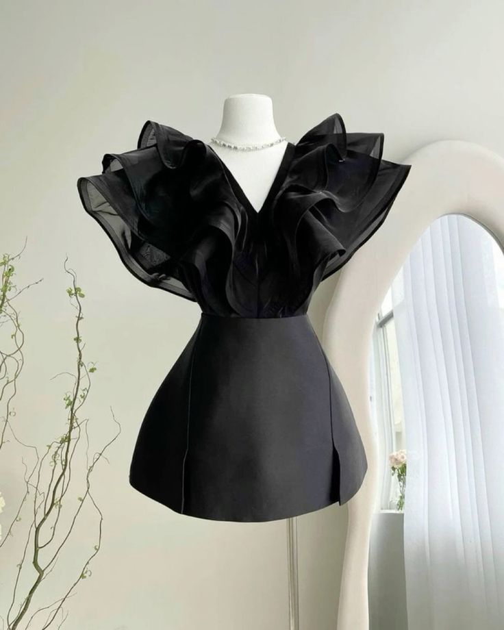 Elegant A line V Neckline Tulle Short Birthday Outfits Black Homecoming Dress