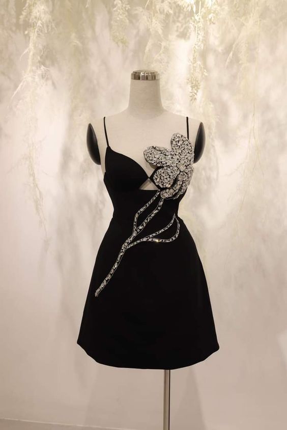 Elegant A line Spaghetti Straps Short Birthday Outfits Black Homecoming Dress