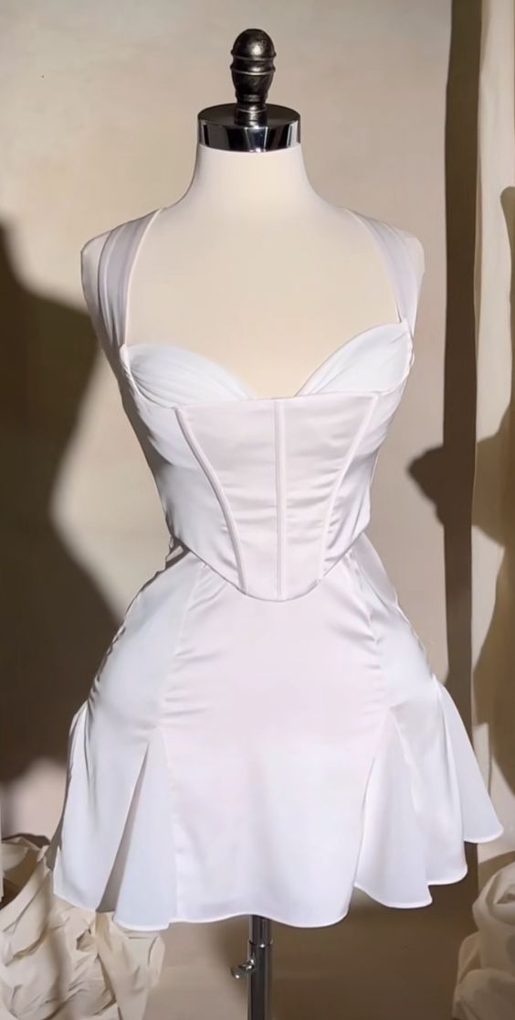 Elegant A line Sleeveless Short Birthday Outfits White Homecoming Dress
