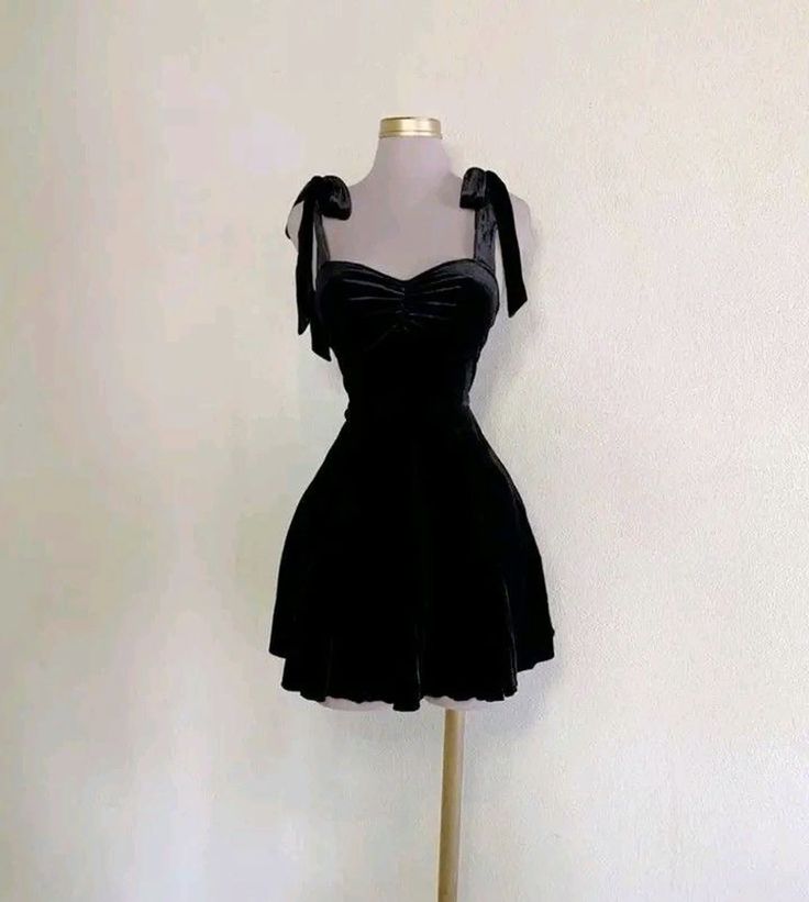 Vintage A line Straps Black Birthday Outfits Velvet Homecoming Dress