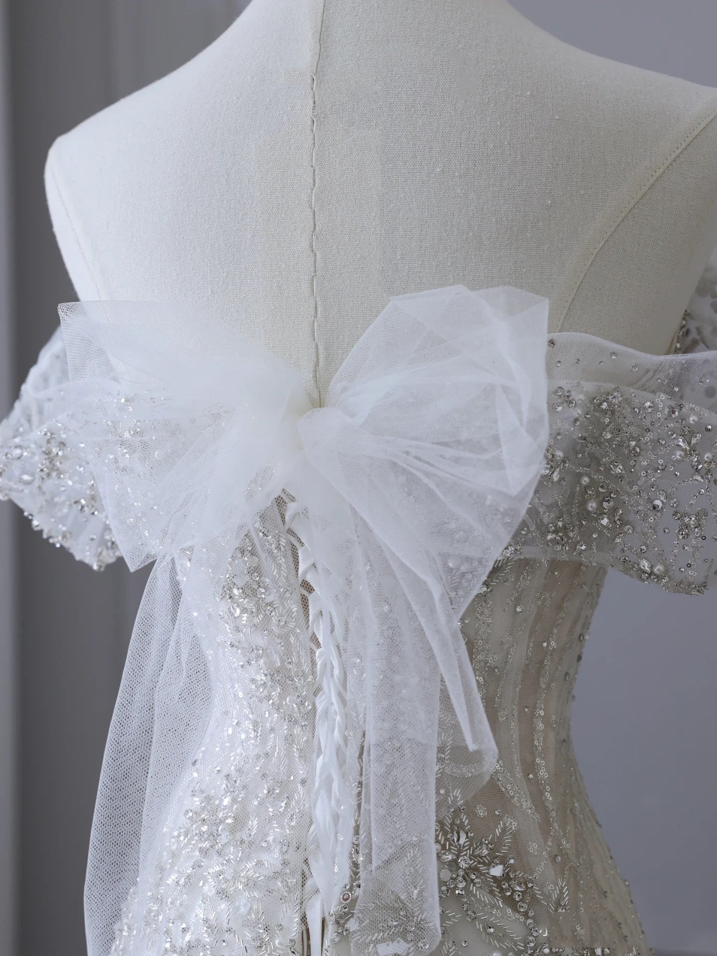 Elegant Mermaid Off The Shoulder White Long Tulle Wedding Dresses With Beads