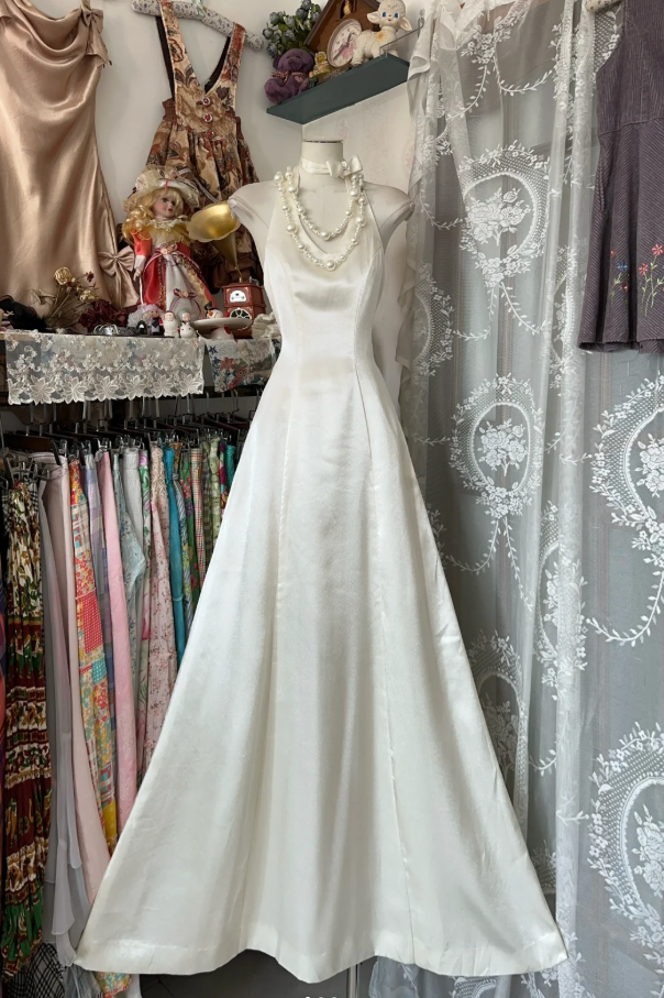 Classy Off-white Halter V Neck Satin Mermaid Long Wedding Guest Dress Party Gown