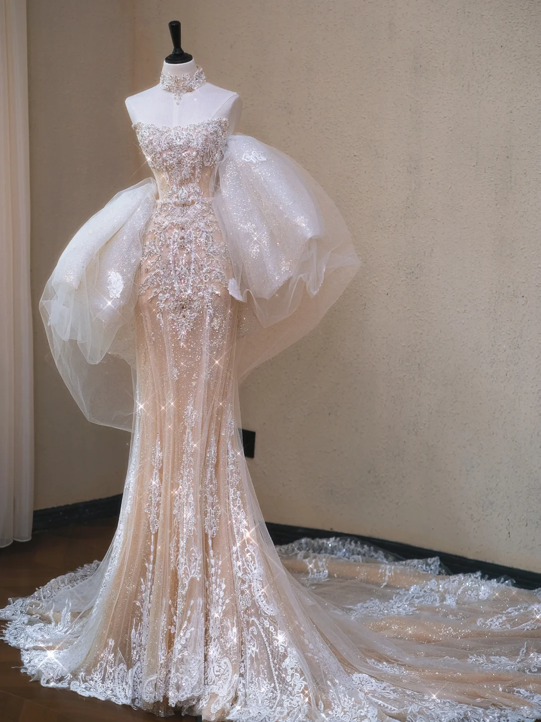 Classy Champagne Strapless Tulle Lace Appliques Mermaid Long Wedding Dress Bridal Dress