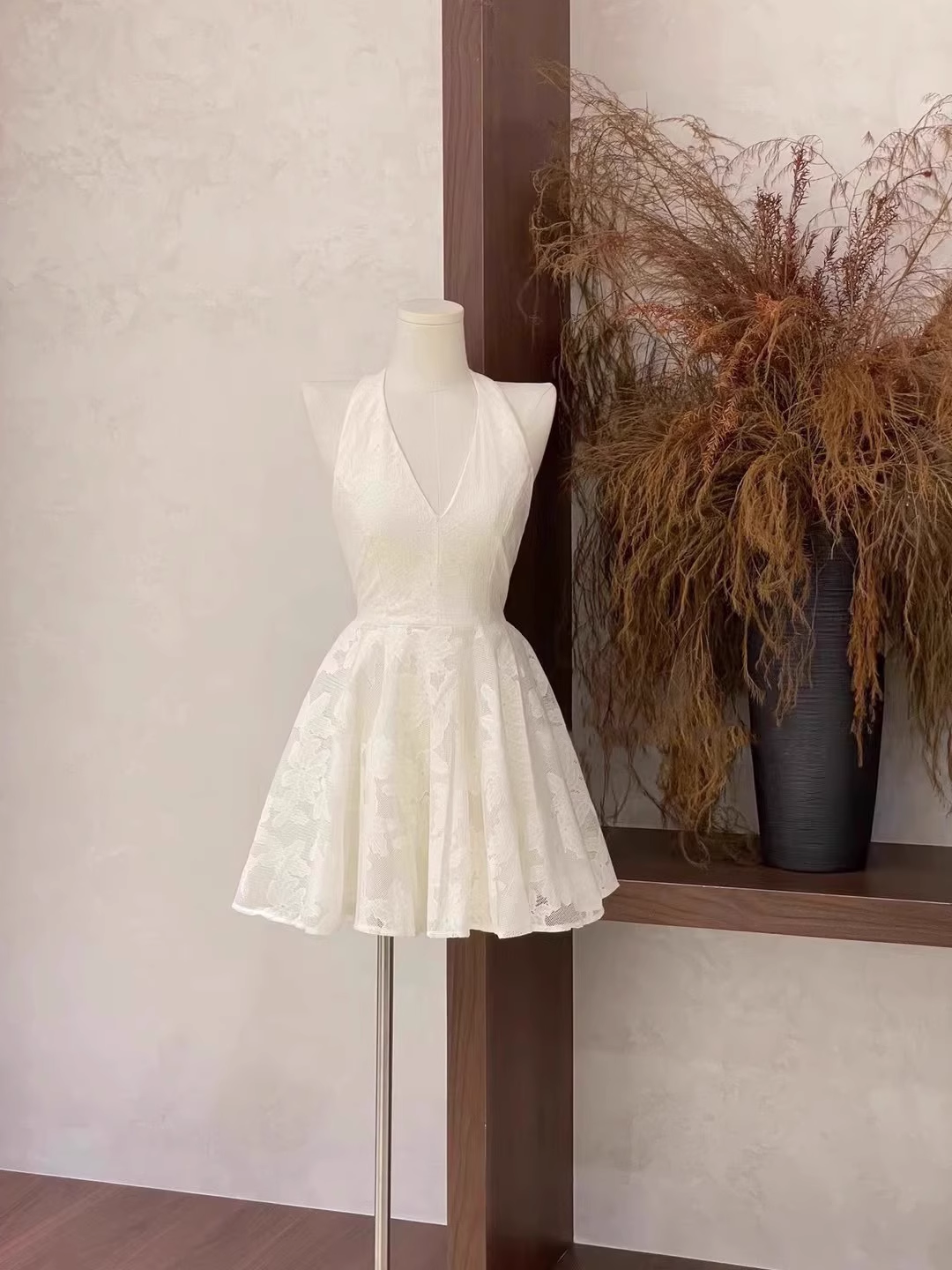 Chic A Line Halter V Neckline Short White Women's Holiday Dresses
