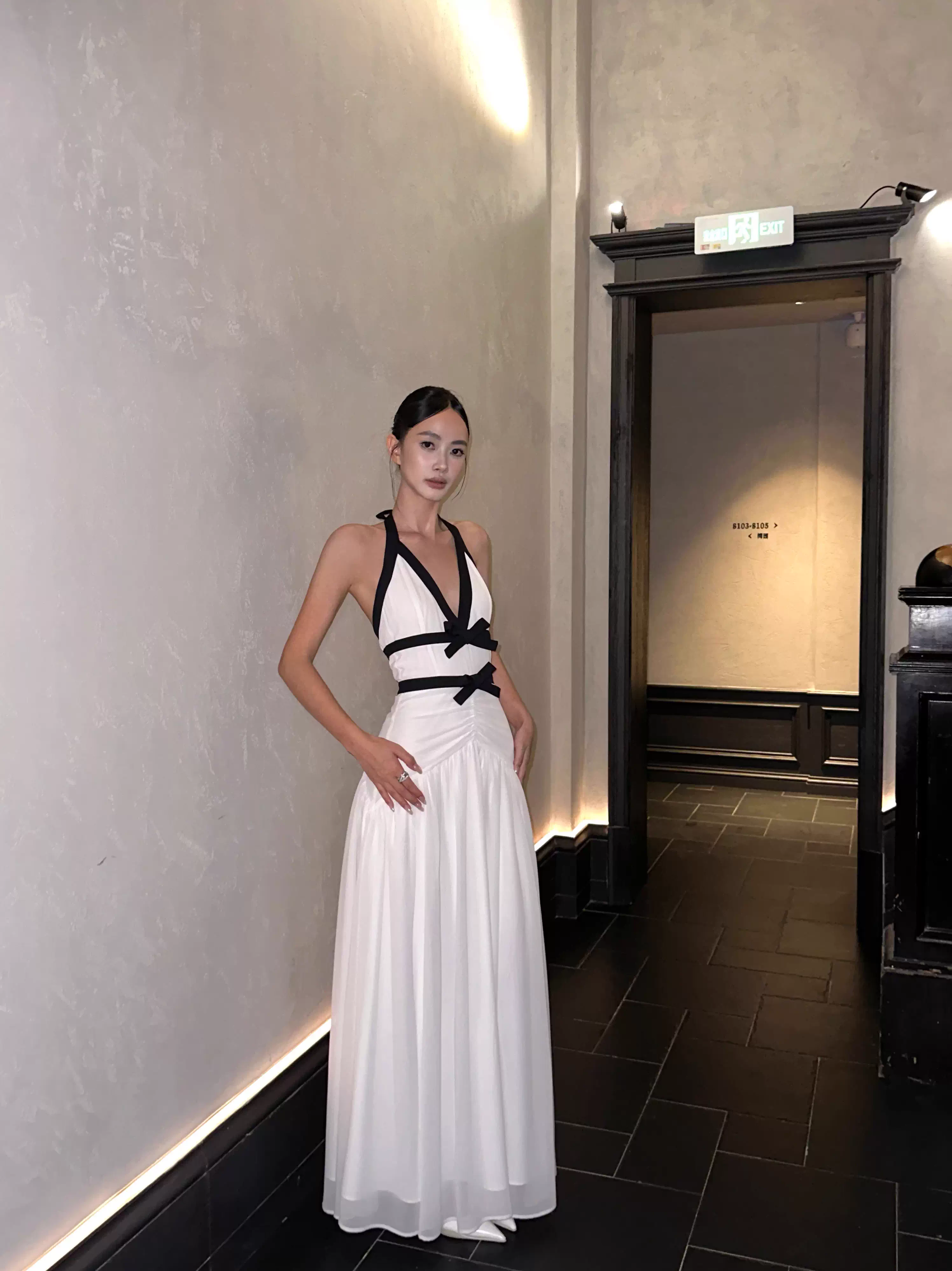 Sexy Halter V Neck Off White Chiffon Mermaid Long Wedding Guest Dress Backless Evening Dress With Bow