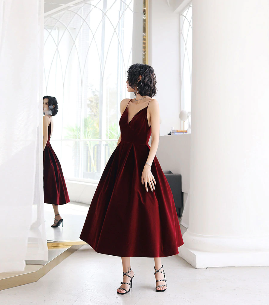 Burgundy v neck velvet short prom dress