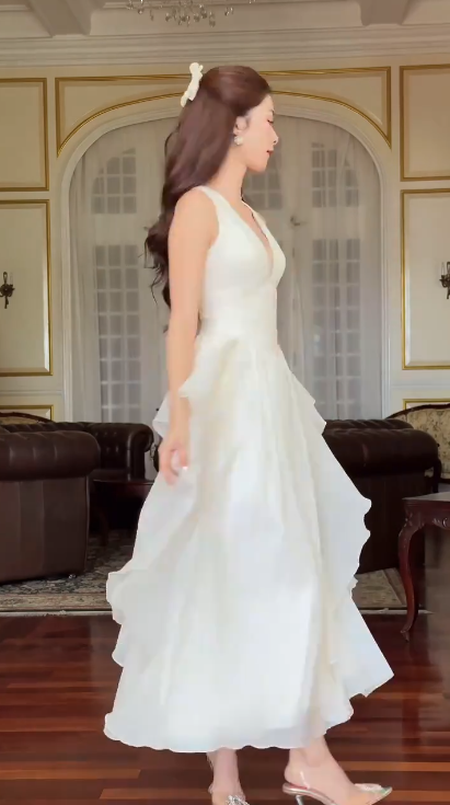 Charming V Neck Chiffon Ruffle White Long party Gown Formal Evening Dress