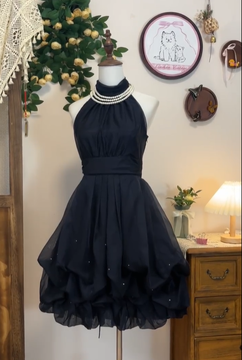 Pretty Halter Sleeveless Tulle Sequin Mini Prom Dress Black Homecoming Dress