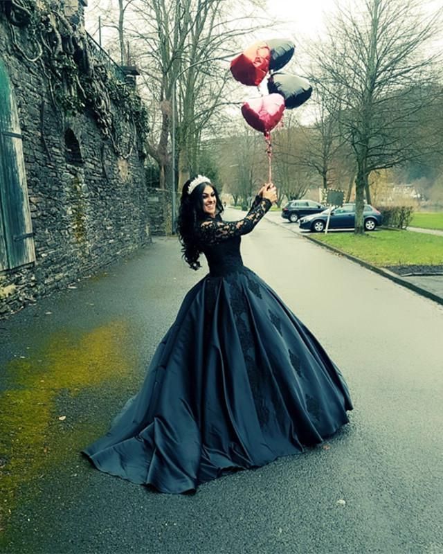 New Arrival Black Long Sleeves Satin Ball Gown Prom Dresses With Appliques